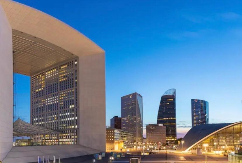 85m2 La Defense, Free Parking,balcony *